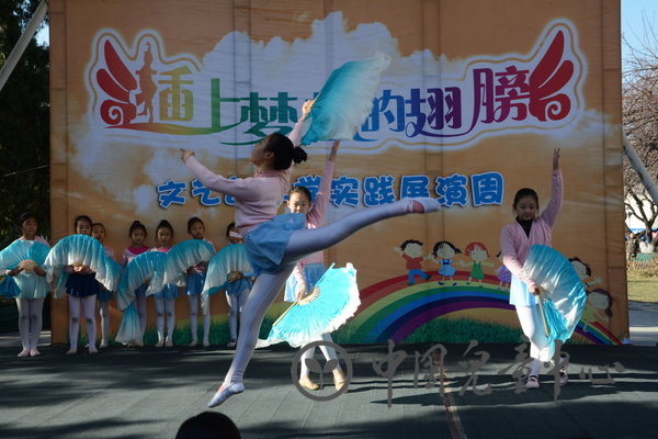 指导教师:黄小佳舞蹈《挤奶员》  指导教师:刘珂舞蹈《天山