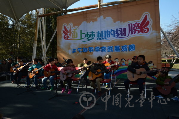 指导教师:黄小佳舞蹈《挤奶员》  指导教师:刘珂舞蹈《天山云步》